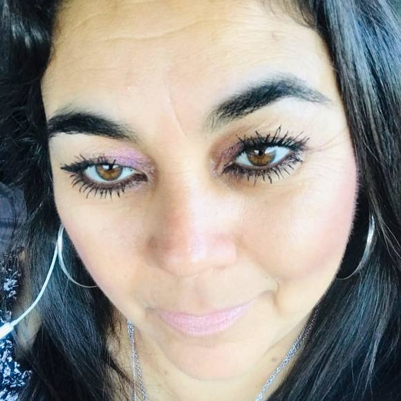 Meet your Posher, Yolanda - Picture 1 of 1